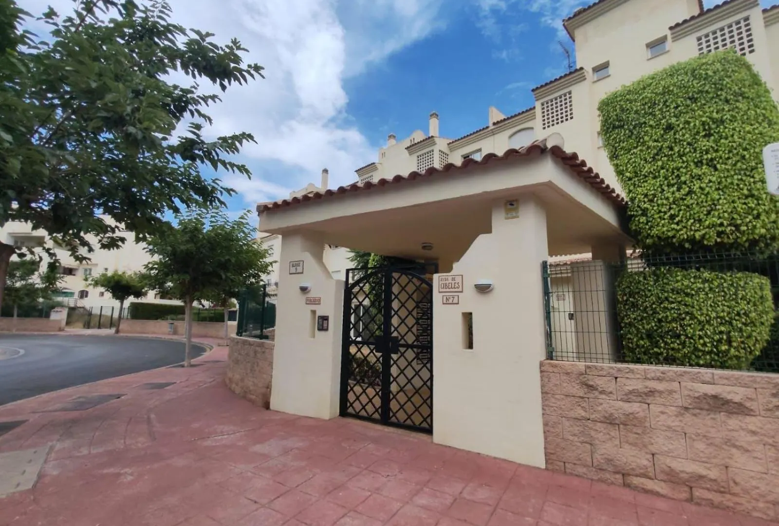 Apartment Bilbil 2 Bedr- Pool, Tennis, Golf W Garage Benalmadena